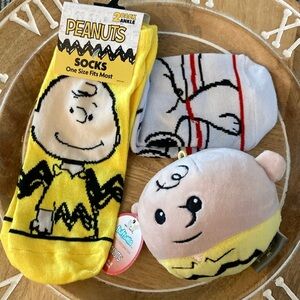 ❌LAST CALL❌ Hallmark Fluffballs CHARLIE BROWN plushie & CB and snoopy socks NEW